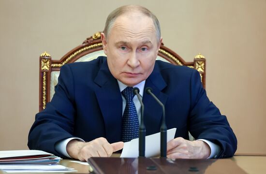 Президент Владимир Путин провел совещание по рассмотрению основных параметров проекта государственной программы вооружения