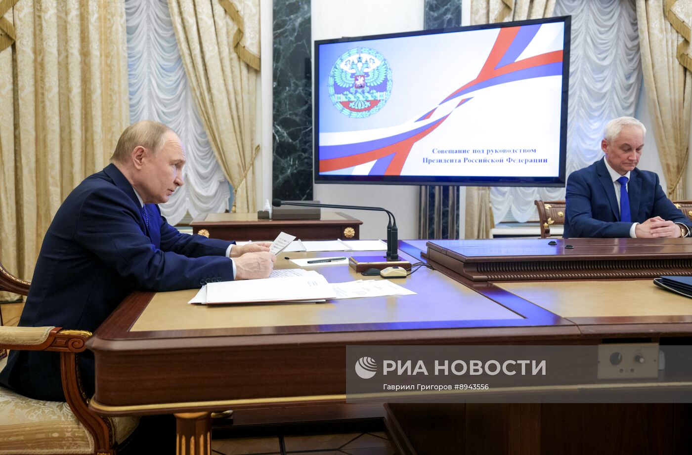 Президент Владимир Путин провел совещание по рассмотрению основных параметров проекта государственной программы вооружения