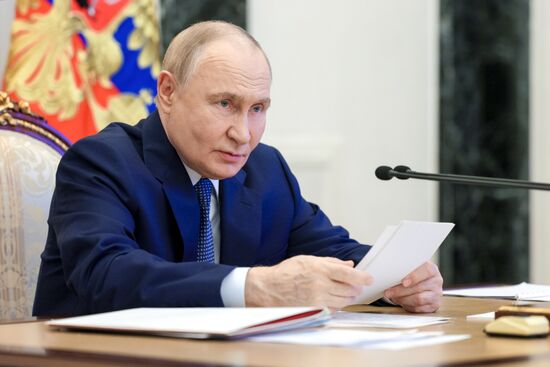 Президент Владимир Путин провел совещание по рассмотрению основных параметров проекта государственной программы вооружения