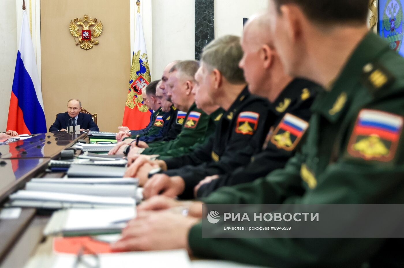 Президент Владимир Путин провел совещание по рассмотрению основных параметров проекта государственной программы вооружения