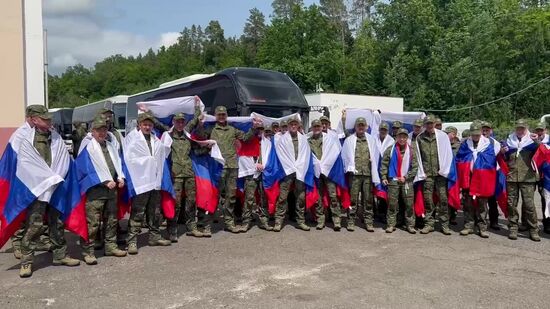 Группа российских военнослужащих возвращена из украинского плена