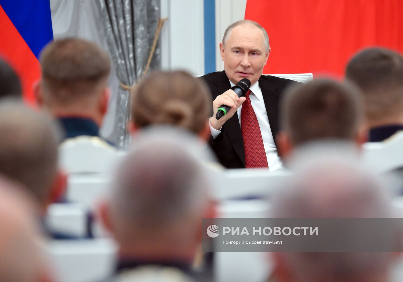 Президент Владимир Путин встретился с участниками программы "Время Героев" 