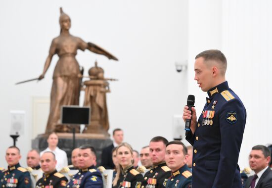 Президент Владимир Путин встретился с участниками программы "Время Героев" 
