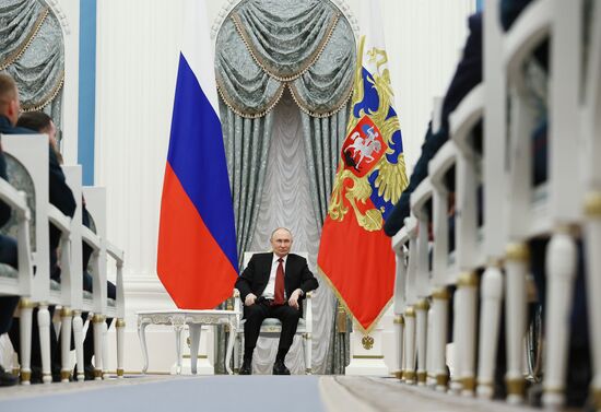 Президент Владимир Путин встретился с участниками программы "Время Героев" 