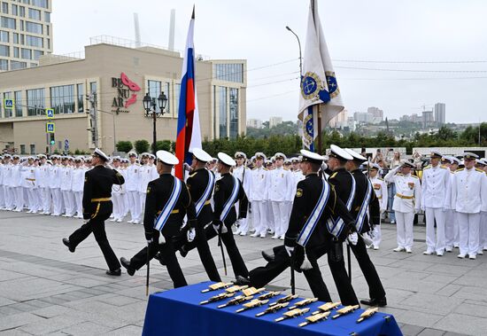 Выпускной в Тихоокеанском высшем военно-морском училище