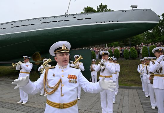 Выпускной в Тихоокеанском высшем военно-морском училище
