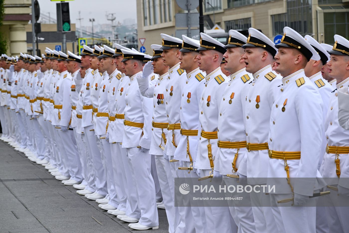 Выпускной в Тихоокеанском высшем военно-морском училище