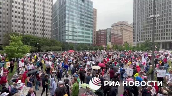 Шествие против политики Трампа 