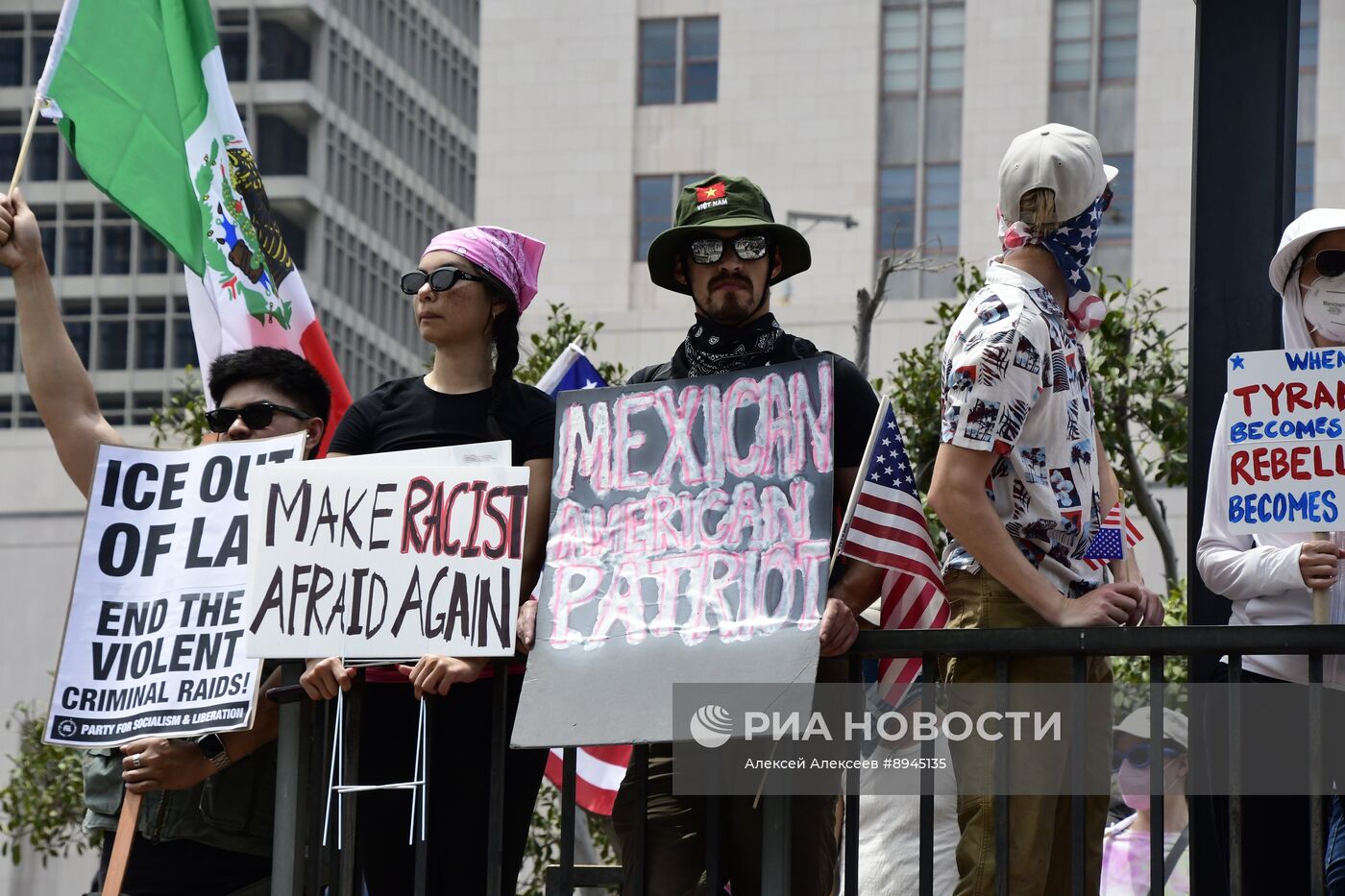 Акция протеста против политики Д. Трампа