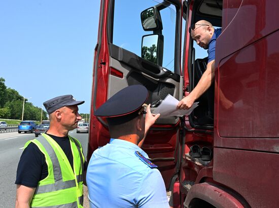 Проверка большегрузов в Приморском крае