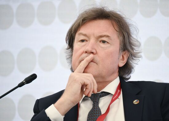 ПМЭФ-2025. Курс на рождаемость: какой должна стать демографическая политика