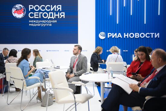 ПМЭФ-2025. Стенд РИА Новости и студия радио Sputnik