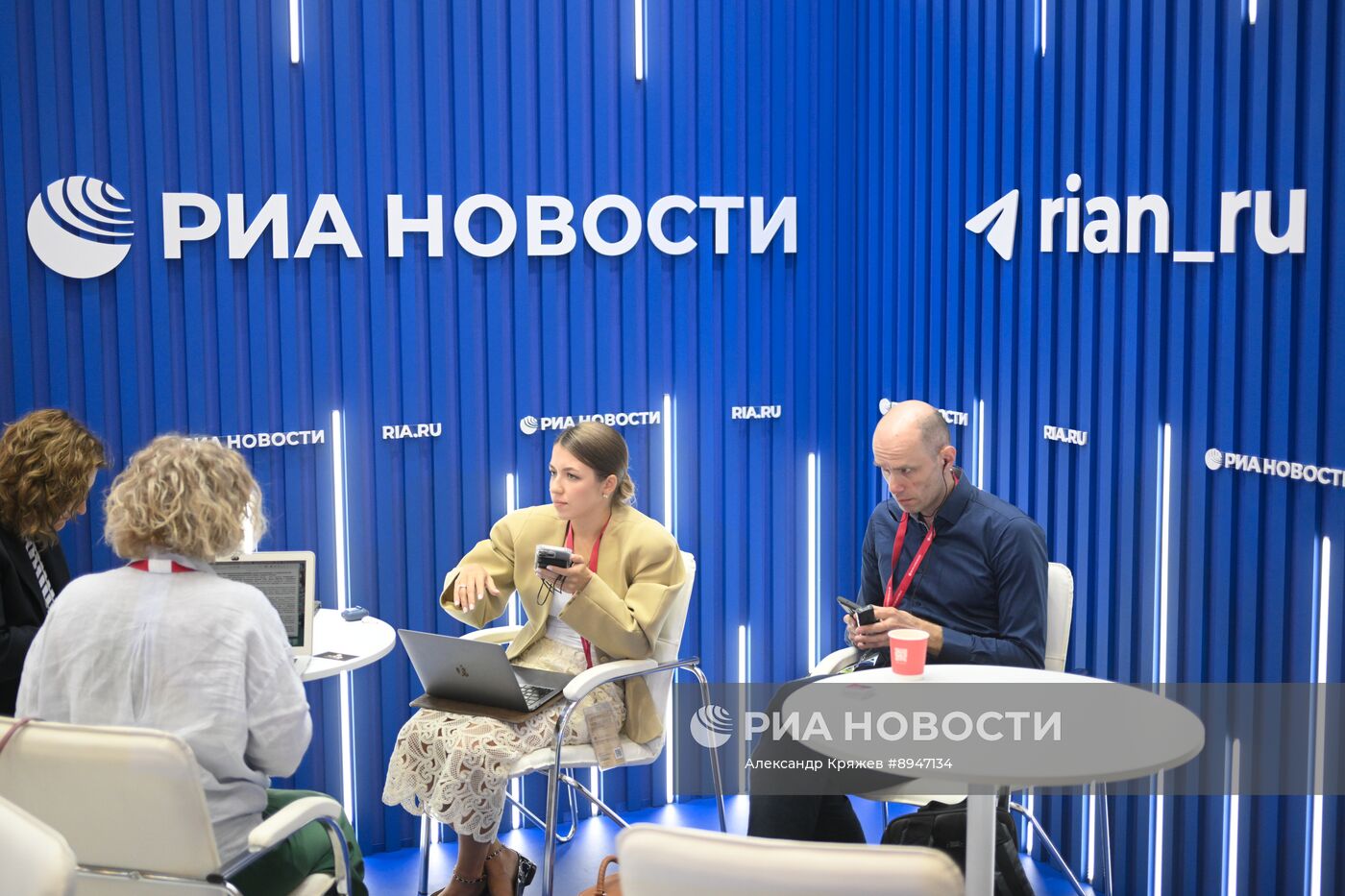 ПМЭФ-2025. Стенд РИА Новости и студия радио Sputnik