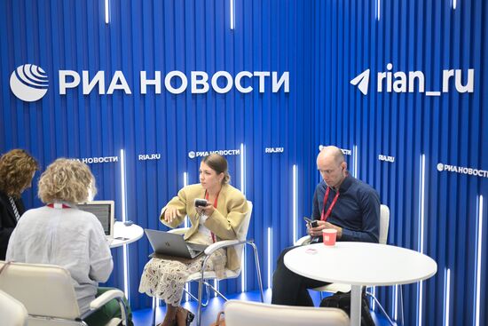 ПМЭФ-2025. Стенд РИА Новости и студия радио Sputnik