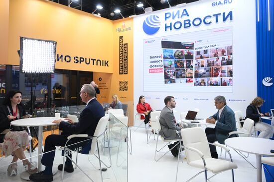 ПМЭФ-2025. Стенд РИА Новости и студия радио Sputnik