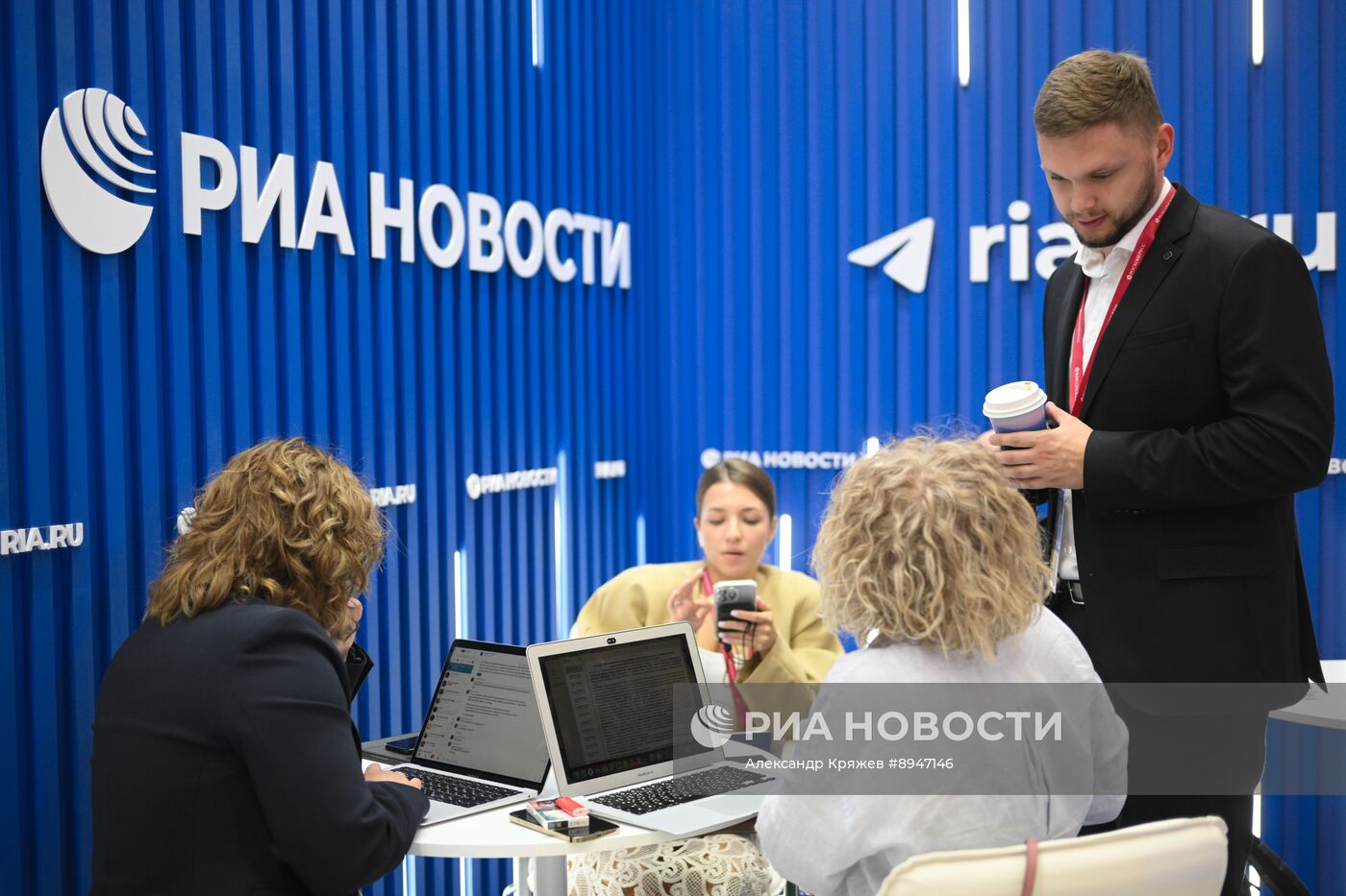 ПМЭФ-2025. Стенд РИА Новости и студия радио Sputnik