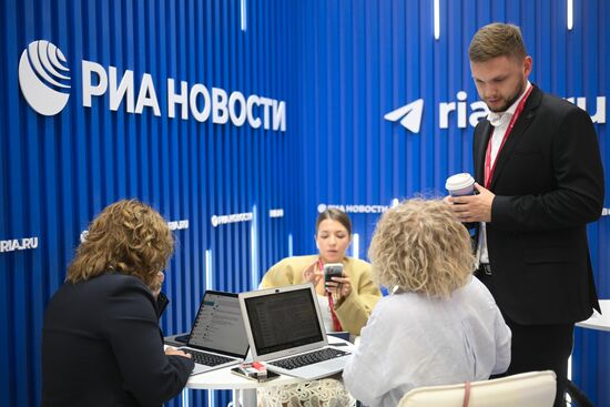 ПМЭФ-2025. Стенд РИА Новости и студия радио Sputnik