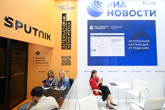 ПМЭФ-2025. Стенд РИА Новости и студия радио Sputnik