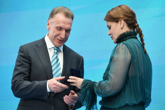 ПМЭФ-2025. Торжественная церемония открытия выставки и гала-показ "На крыльях"