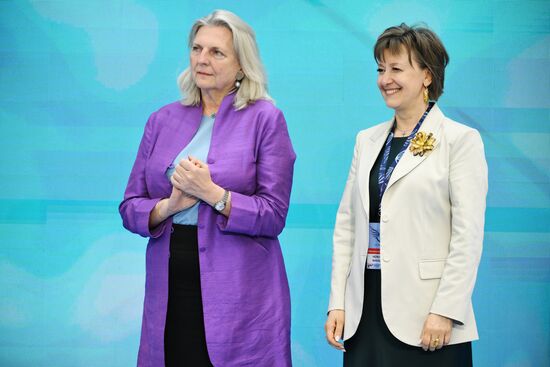 ПМЭФ-2025. Торжественная церемония открытия выставки и гала-показ "на крыльях"