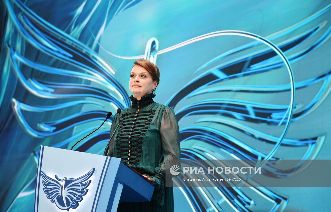 ПМЭФ-2025. Торжественная церемония открытия выставки и гала-показ "На крыльях"