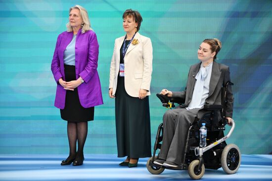 ПМЭФ-2025. Торжественная церемония открытия выставки и гала-показ "на крыльях"