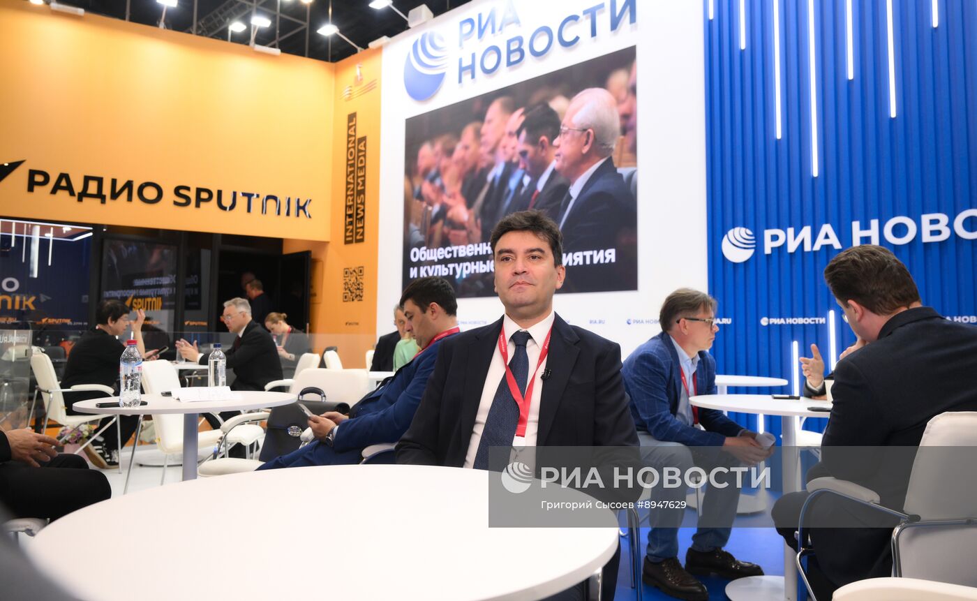 ПМЭФ-2025. Стенд РИА Новости и студия радио Sputnik