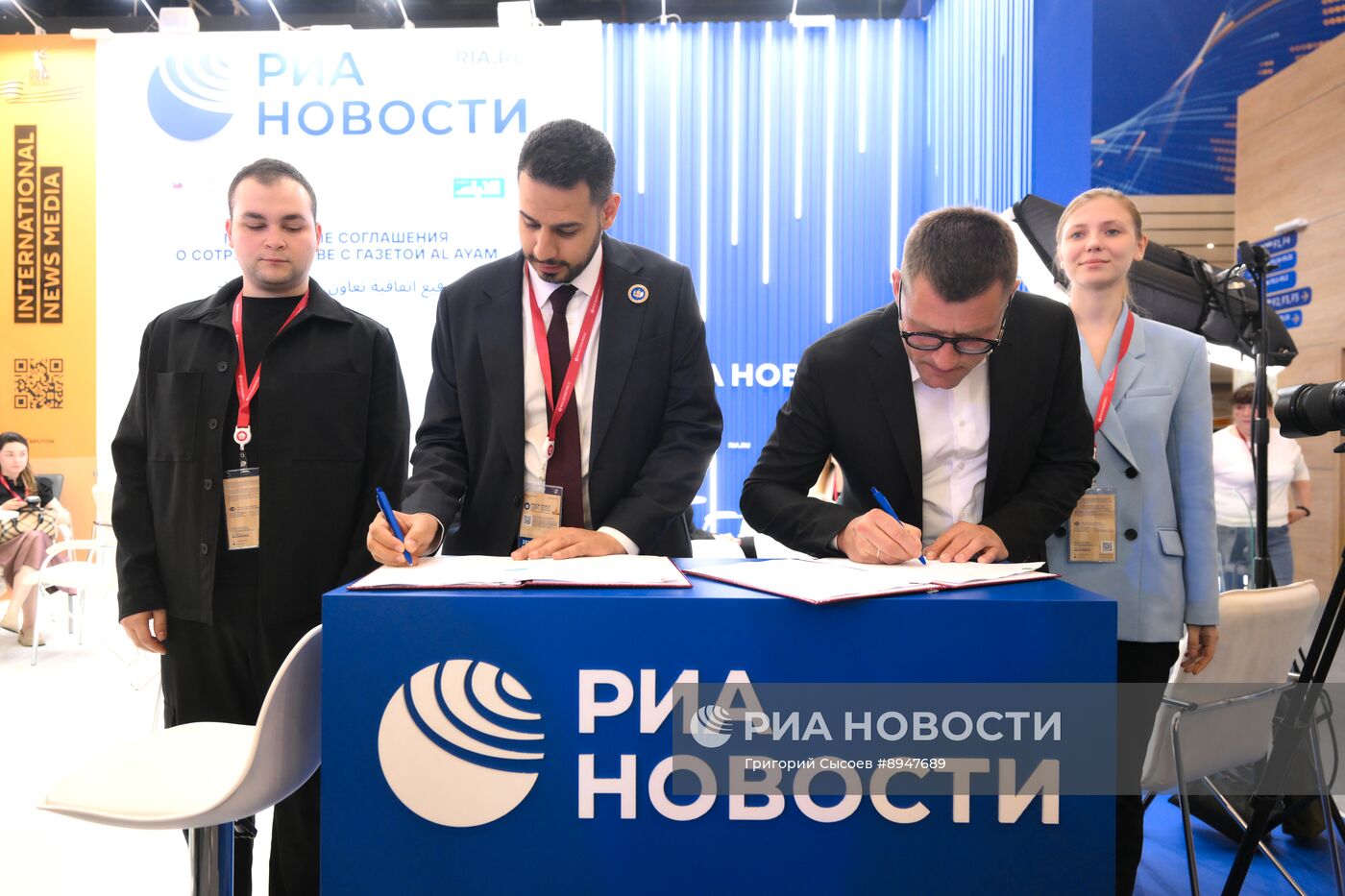 ПМЭФ-2025. Стенд РИА Новости и студия радио Sputnik