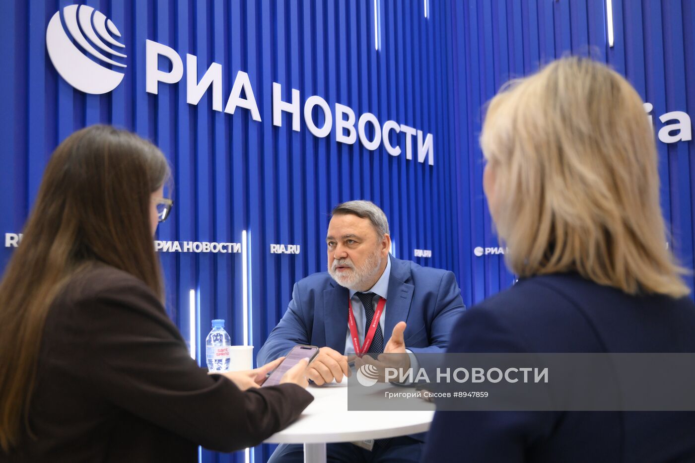 ПМЭФ-2025. Стенд РИА Новости и студия радио Sputnik