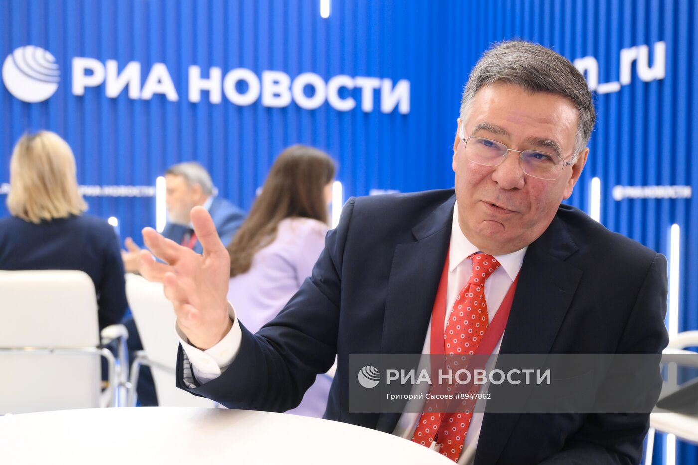 ПМЭФ-2025. Стенд РИА Новости и студия радио Sputnik