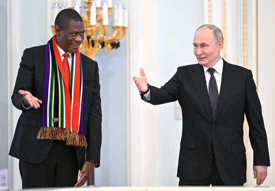 Президент Владимир Путин встретился с вице-президентом ЮАР Полом Машатиле