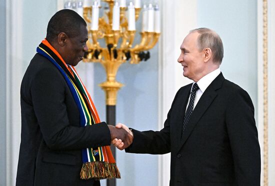 Президент Владимир Путин встретился с вице-президентом ЮАР Полом Машатиле