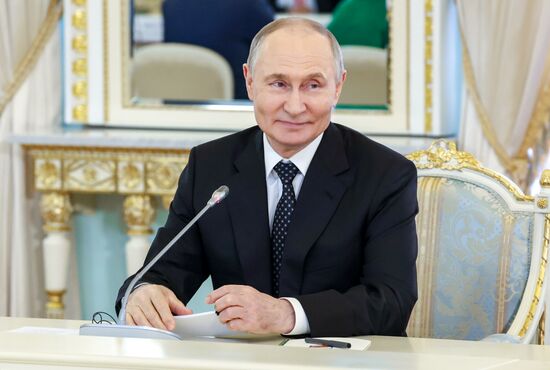 Президент Владимир Путин встретился с вице-президентом ЮАР Полом Машатиле