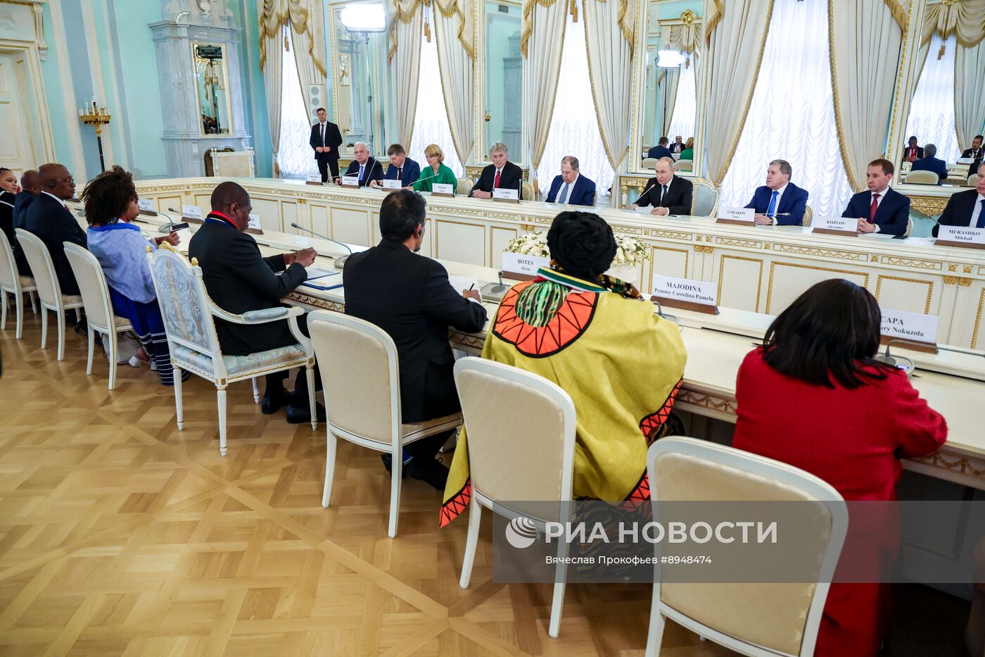 Президент Владимир Путин встретился с вице-президентом ЮАР Полом Машатиле