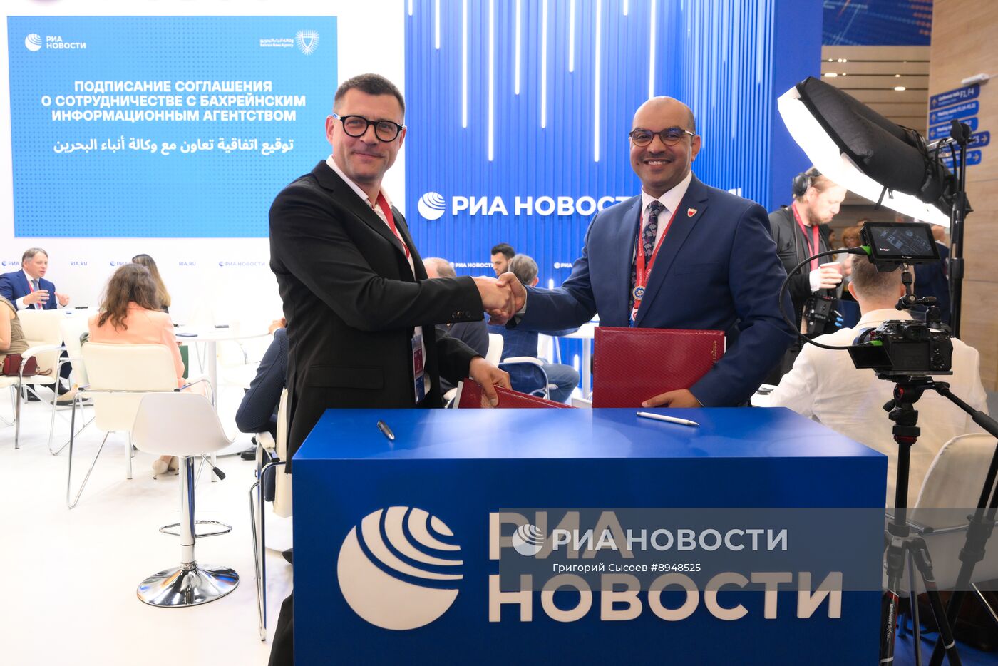 ПМЭФ-2025. Стенд РИА Новости и студия радио Sputnik