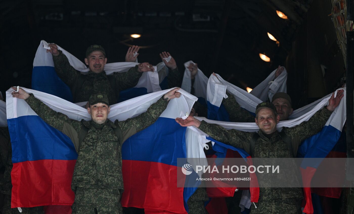 Возвращение российских военных из украинского плена