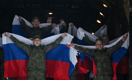 Возвращение российских военных из украинского плена