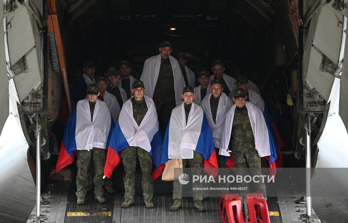 Возвращение российских военных из украинского плена