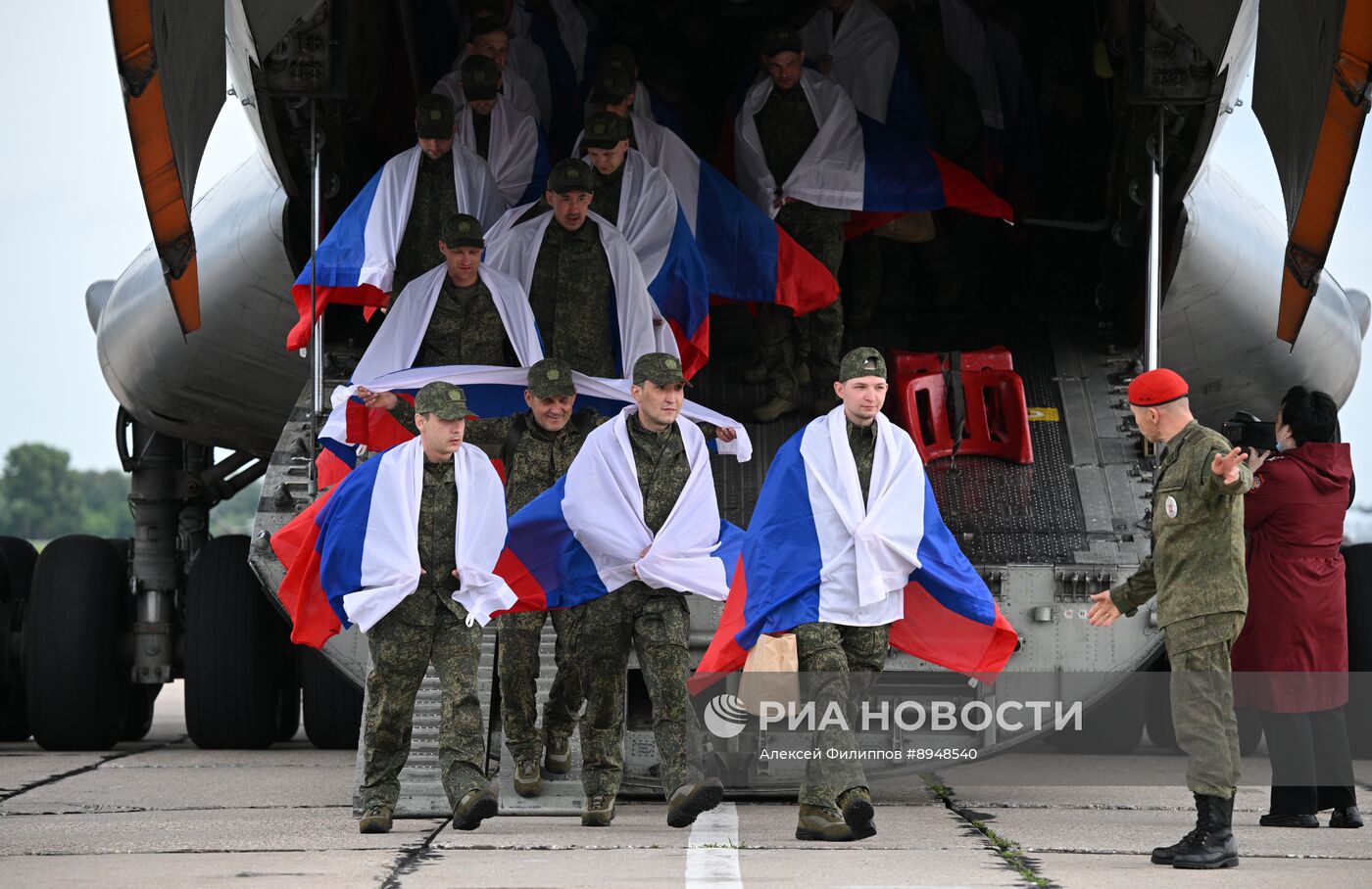 Возвращение российских военных из украинского плена