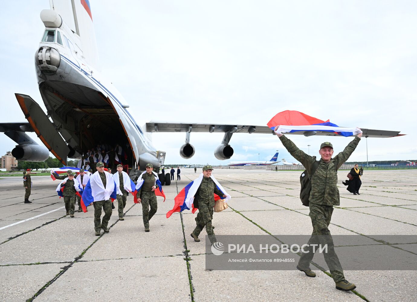 Возвращение российских военных из украинского плена