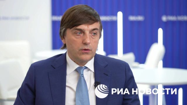 Минпросвещения вводит единые требования по изучению всех школьных предметов, сообщил Кравцов