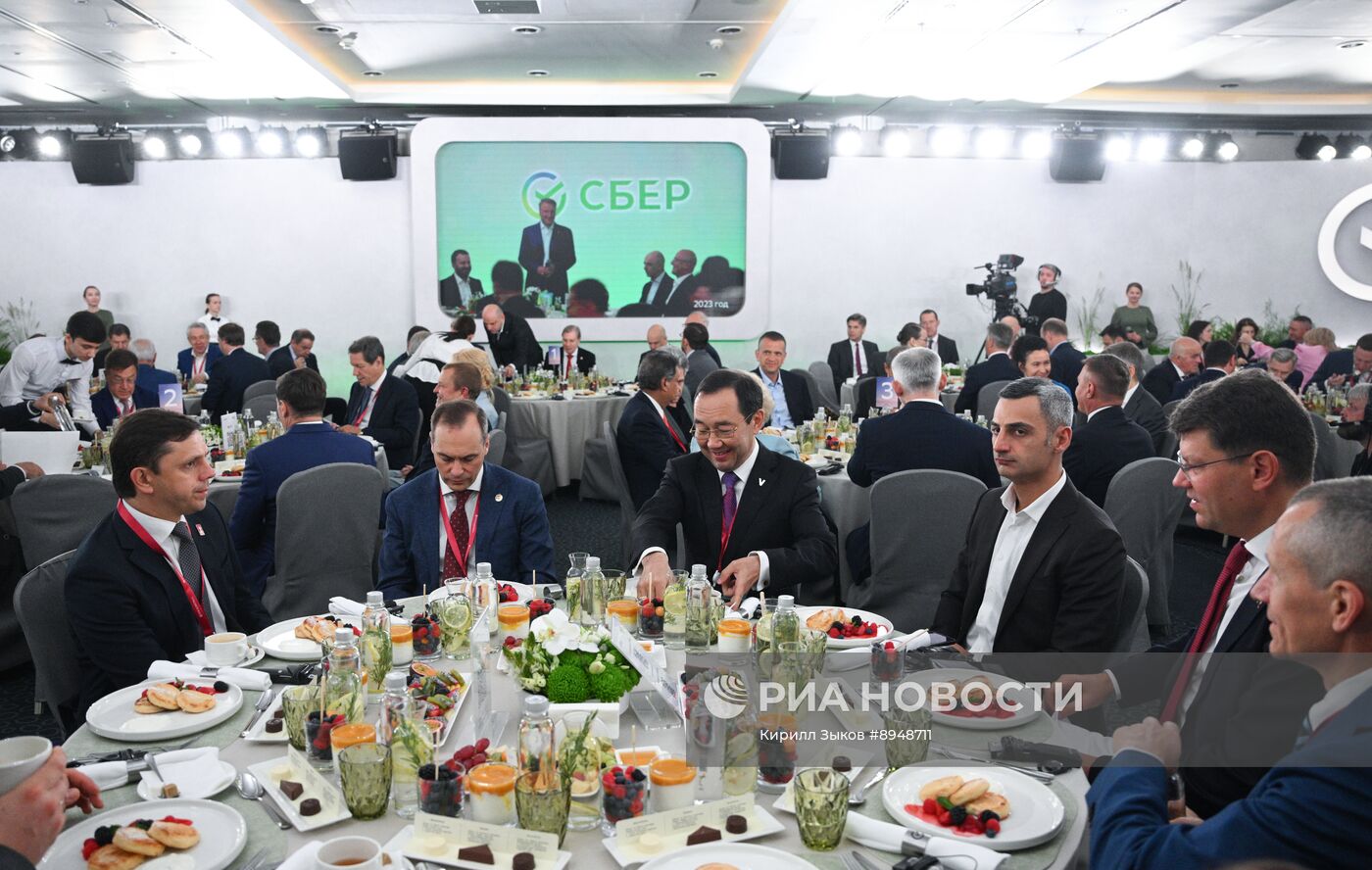 ПМЭФ-2025. Деловой завтрак Сбера "Ставки против роста: каким будет ближайший год?"