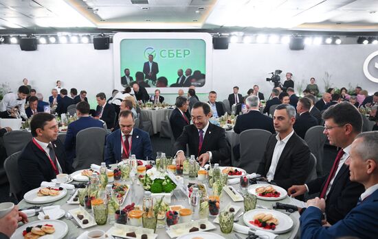 ПМЭФ-2025. Деловой завтрак Сбера "Ставки против роста: каким будет ближайший год?"