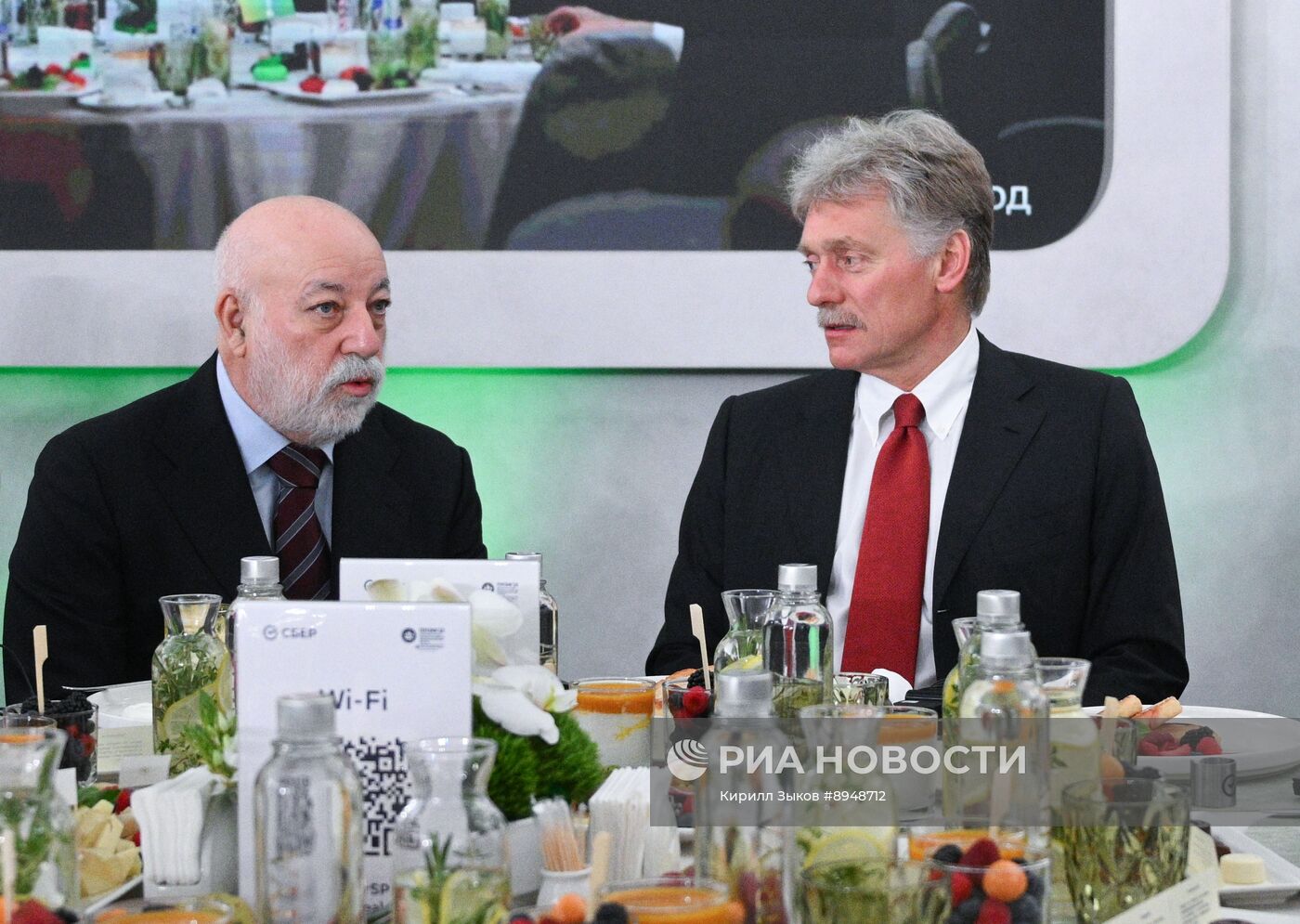 ПМЭФ-2025. Деловой завтрак Сбера "Ставки против роста: каким будет ближайший год?"