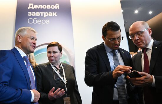 ПМЭФ-2025. Деловой завтрак Сбера "Ставки против роста: каким будет ближайший год?"