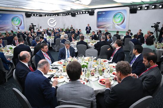 ПМЭФ-2025. Деловой завтрак Сбера "Ставки против роста: каким будет ближайший год?"