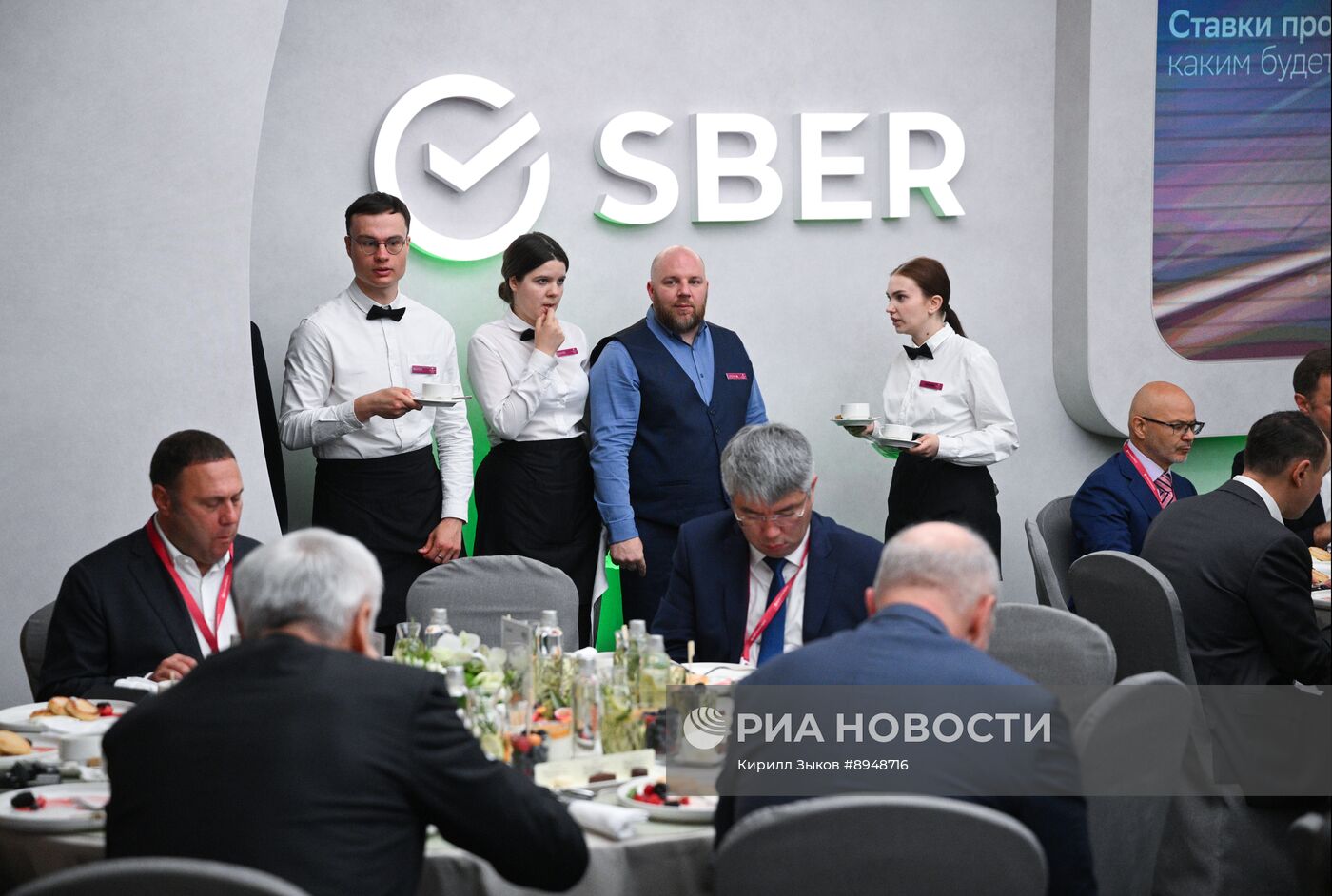 ПМЭФ-2025. Деловой завтрак Сбера "Ставки против роста: каким будет ближайший год?"