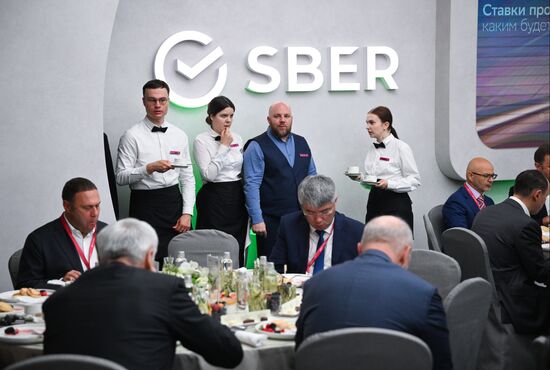 ПМЭФ-2025. Деловой завтрак Сбера "Ставки против роста: каким будет ближайший год?"