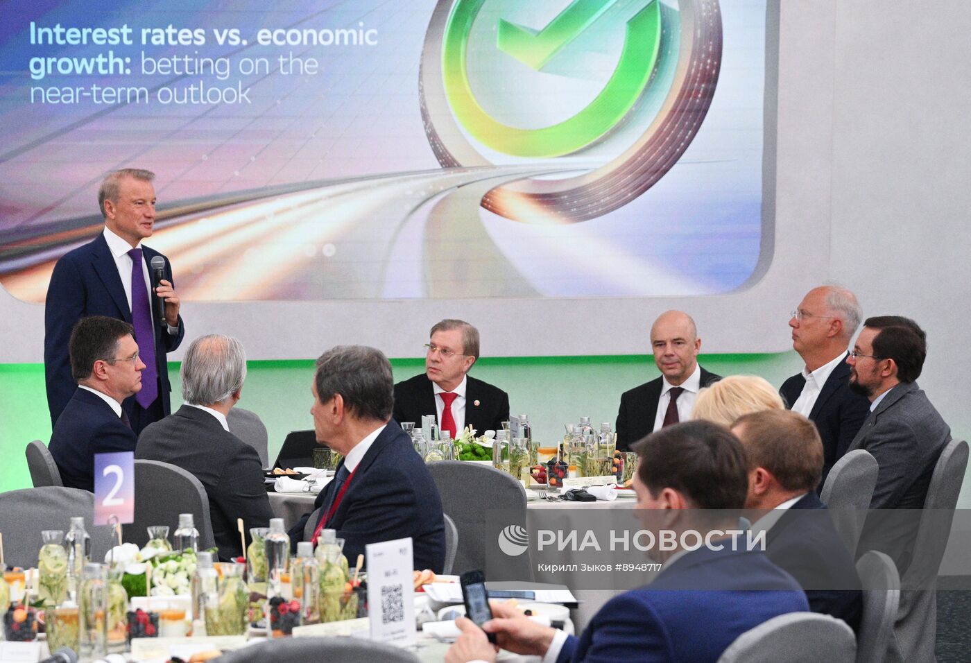 ПМЭФ-2025. Деловой завтрак Сбера "Ставки против роста: каким будет ближайший год?"