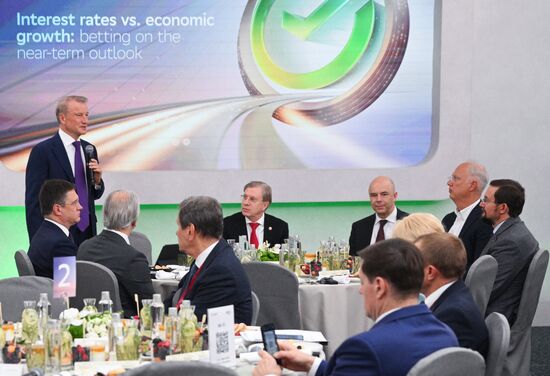 ПМЭФ-2025. Деловой завтрак Сбера "Ставки против роста: каким будет ближайший год?"